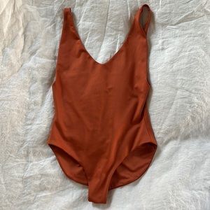 NWOT Londre The Minimalist swimsuit in sculpting clay